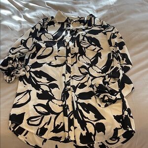 Black and White Ann Taylor dress Shirt size small dressy button down